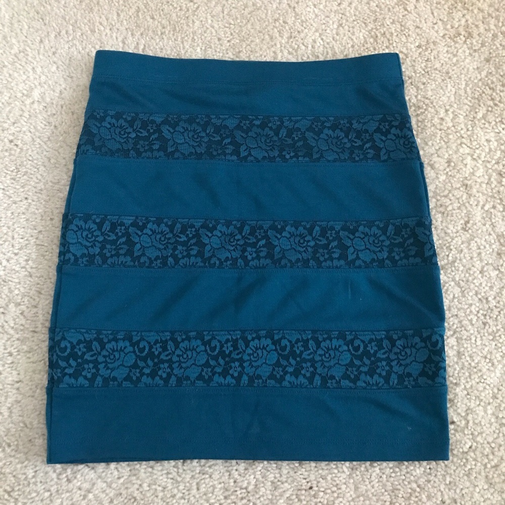 “Forever 21” blue flower lace pencil skirt